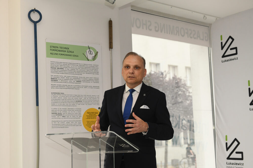 Dyrektor Paweł Pichniarczyk przemawia