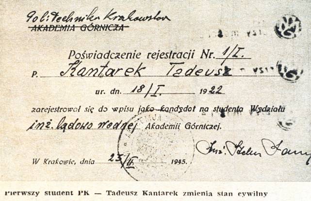 Zdjęcie przedstawiające dokument, będący poświadczeniem rejestracji na studia
