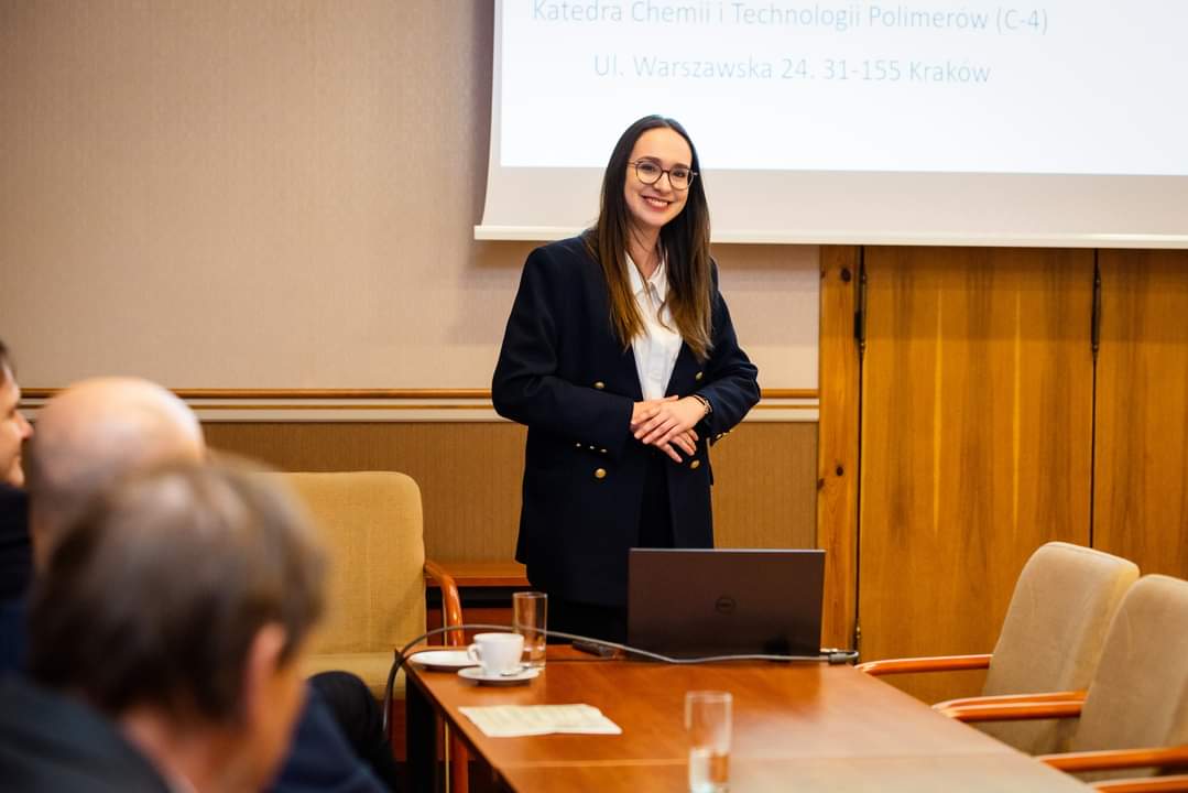Dziewczyna z pomysłem na nowy materiał kompozytowy