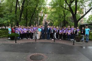 Uczestnicy Adapciaka w pawilonie "Kotłownia" spotkanie z rektorem i prorektorem do spraw studenckich