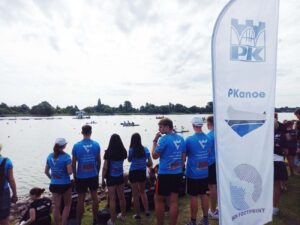 Ekipa KN Footprint kibicuje na brzegu