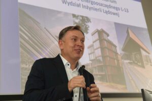 Inauguracja roku akademickiego 2022/23 w Szkole Doktorskiej. Prezentacja prof. Marcina Furtaka