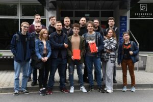 studenci z Koła Naukowego Cosmo podczas startu sondy stratosferycznej 