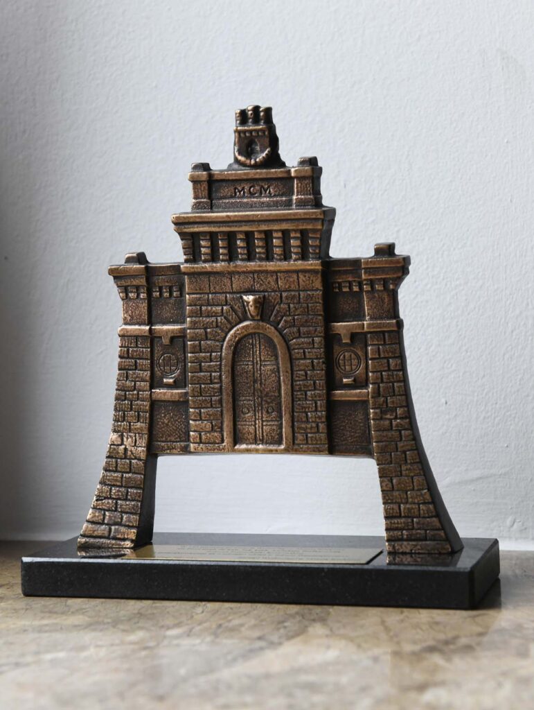 Statuetka z okazji 120. rocznicy powstania krakowskich wodociągów