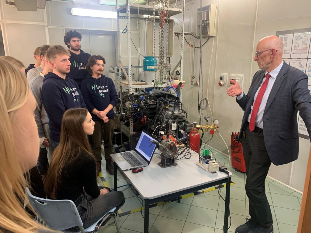 zajęcia w laboratorium samochodowym